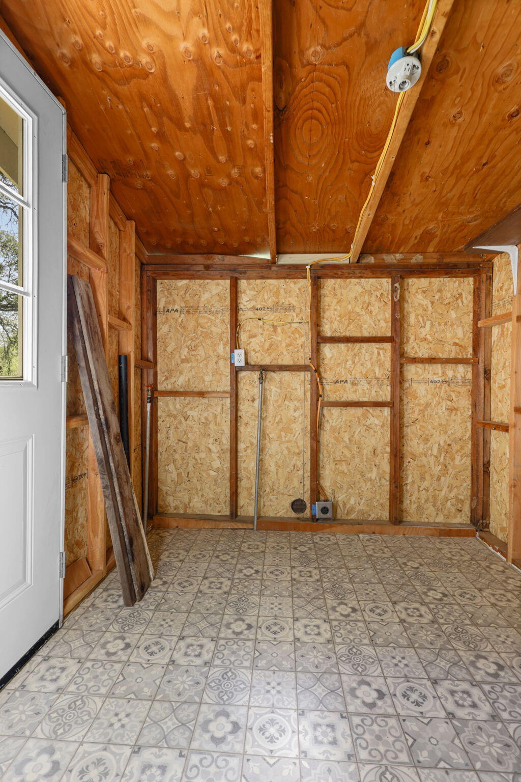 18439 Old Oasis Road Redding, CA 96003 - Photo 18 of 30 Laundry Room
