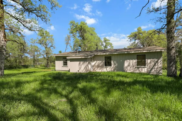 $199,900 | 18439 Old Oasis Road, Redding, CA 96003