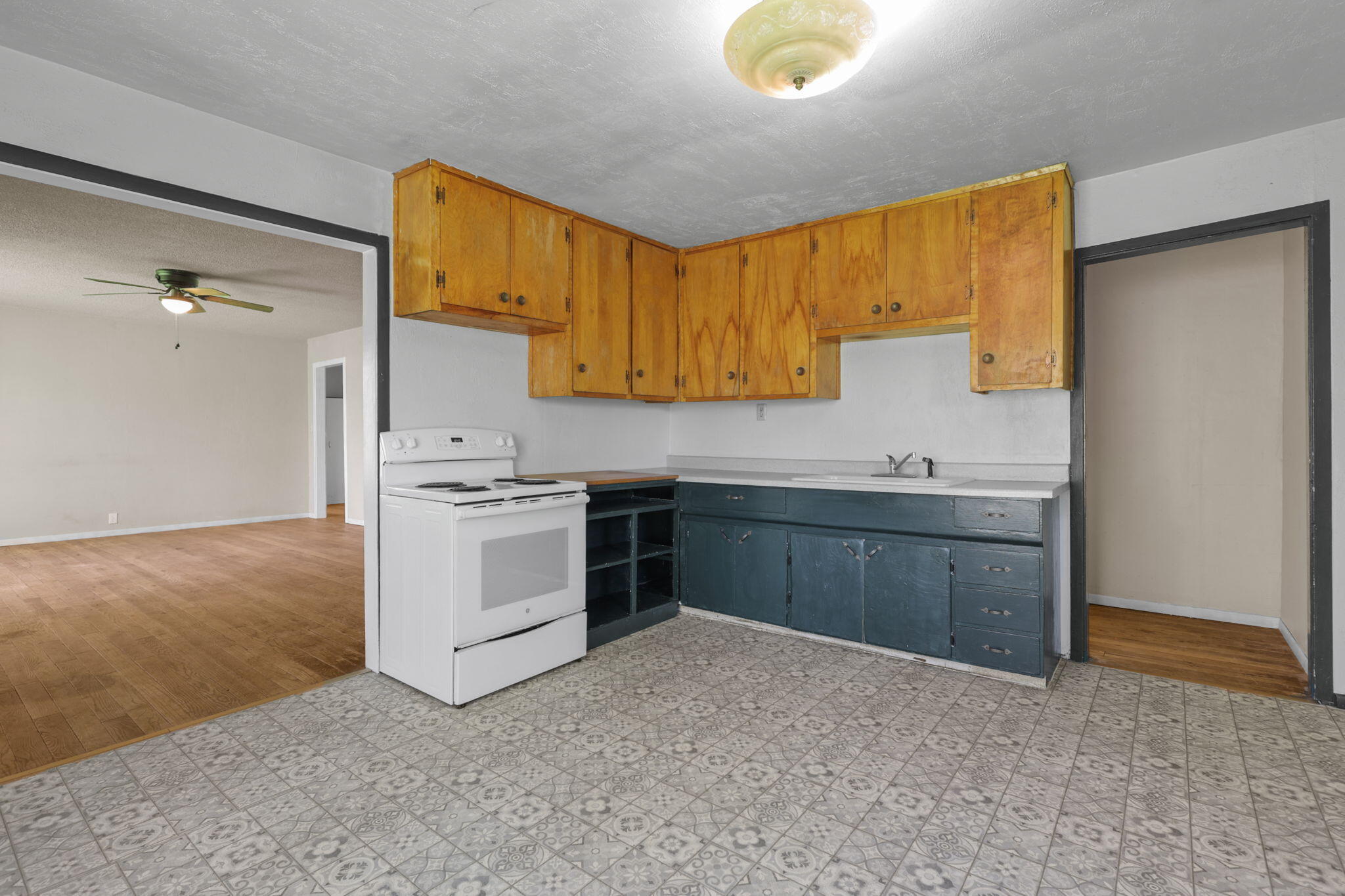 18439 Old Oasis Road Redding, CA 96003 - Photo 7 of 30 Kitchen