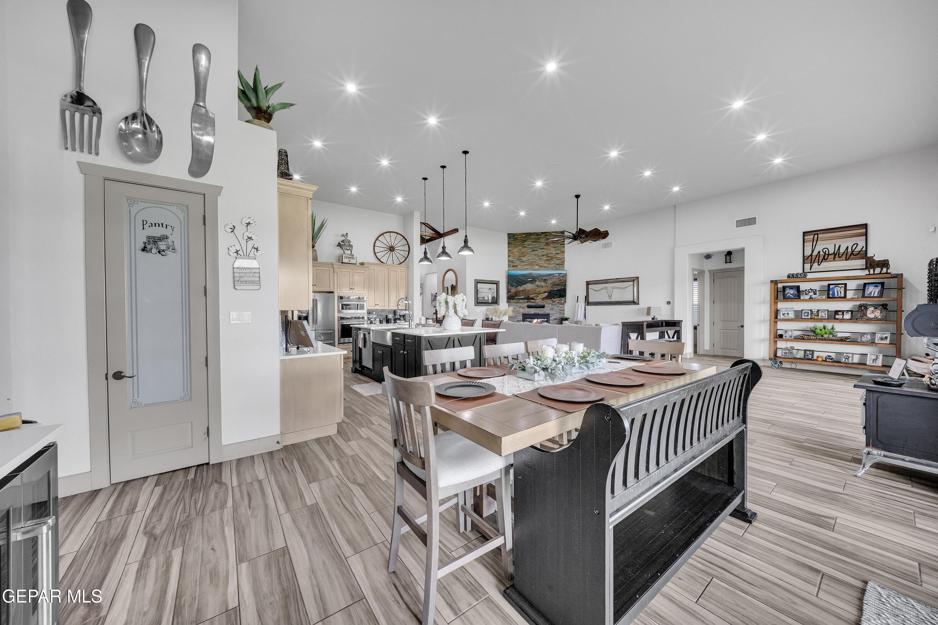 800 Parker Road Socorro, TX 79927 - Photo 15 of 90 Dining Area