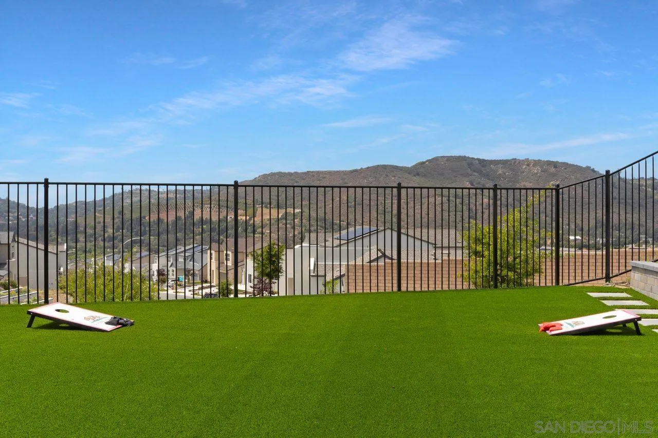 712 Meadowood Street Fallbrook, CA 92028 - Photo 38 of 47