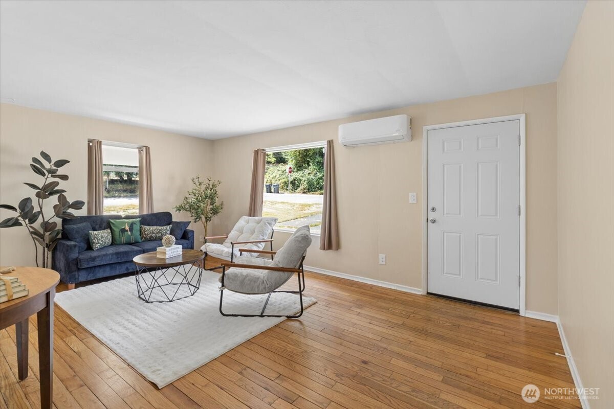 2518 Spring Street Bremerton, WA 98310 - Photo 4 of 33 Gallery Image 4