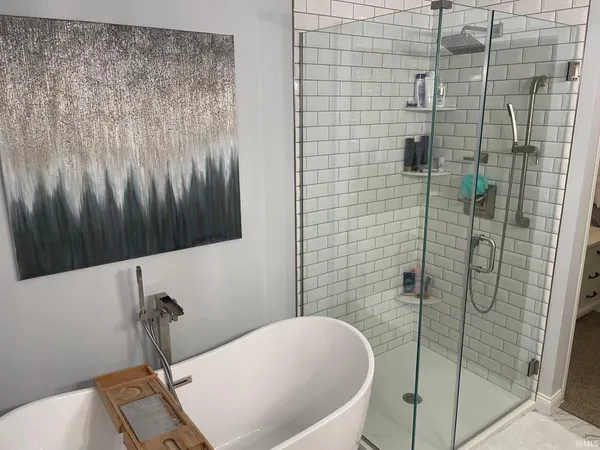 $429,900 | 100 Monroe Street, Newburgh, IN 47630