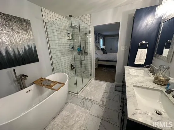 $429,900 | 100 Monroe Street, Newburgh, IN 47630