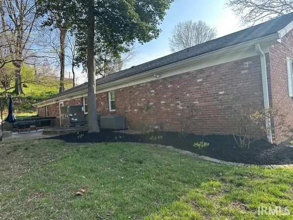 $429,900 | 100 Monroe Street, Newburgh, IN 47630