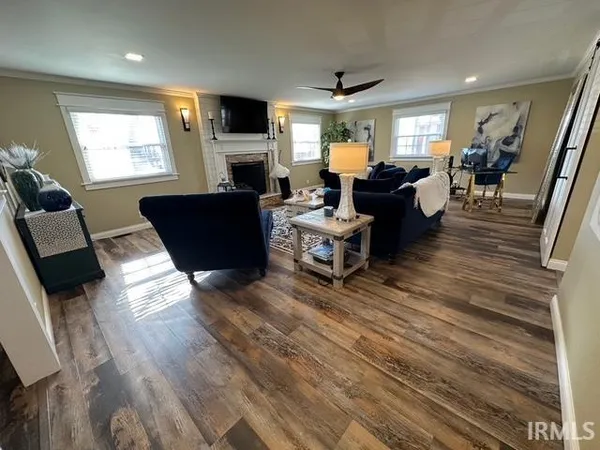 $429,900 | 100 Monroe Street, Newburgh, IN 47630