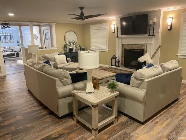 $429,900 | 100 Monroe Street, Newburgh, IN 47630