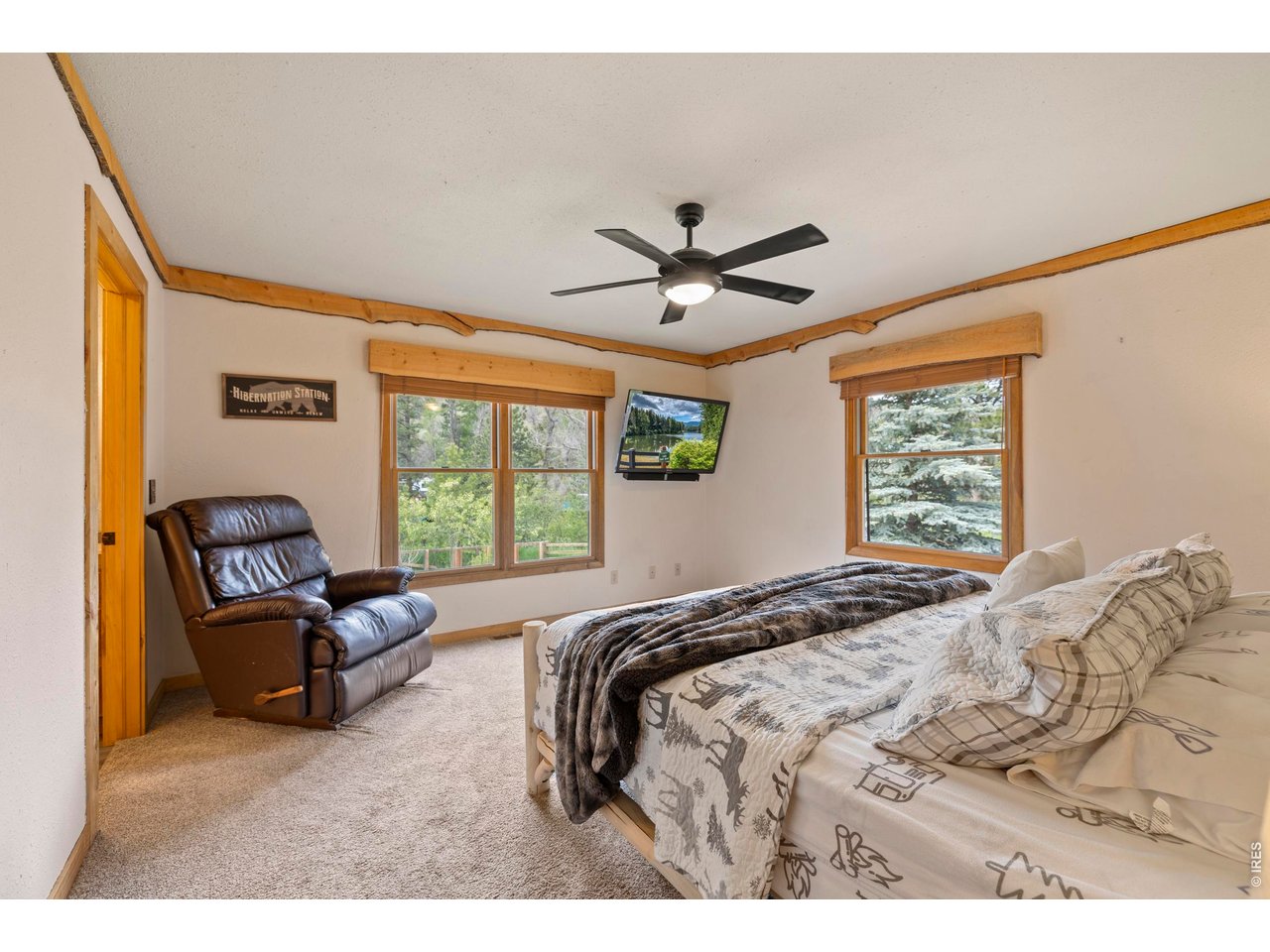 428 Rustic Road Bellvue, CO 80512 - Photo 18 of 43