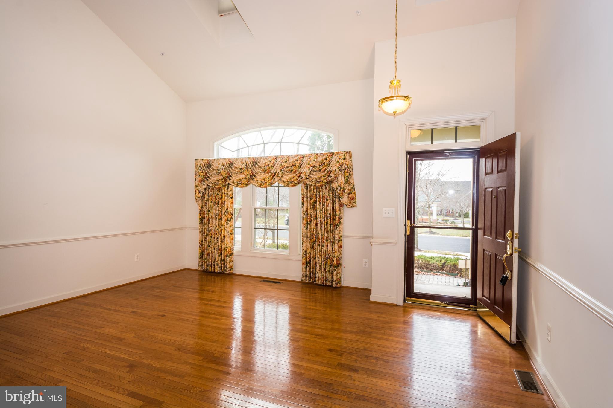 4420 Summer Grape Road Baltimore, MD 21208 - Photo 10 of 43 Living Room