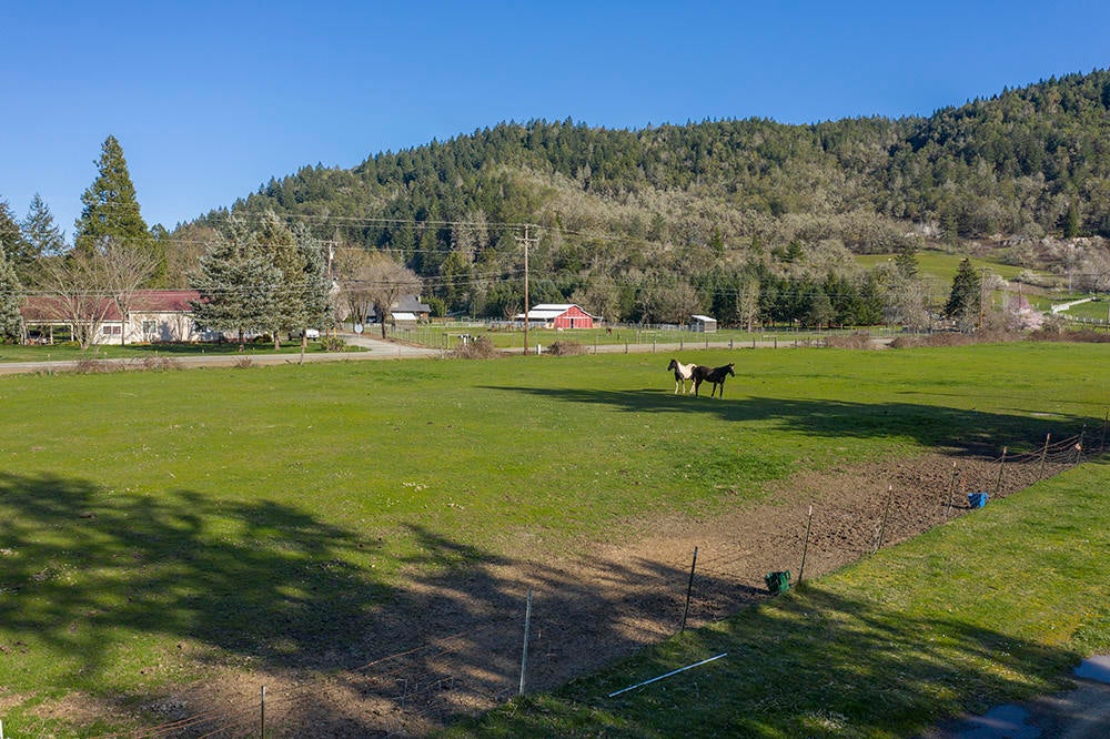 563 Glenbrook Loop Road Riddle, OR 97469 - Photo 28 of 38 24