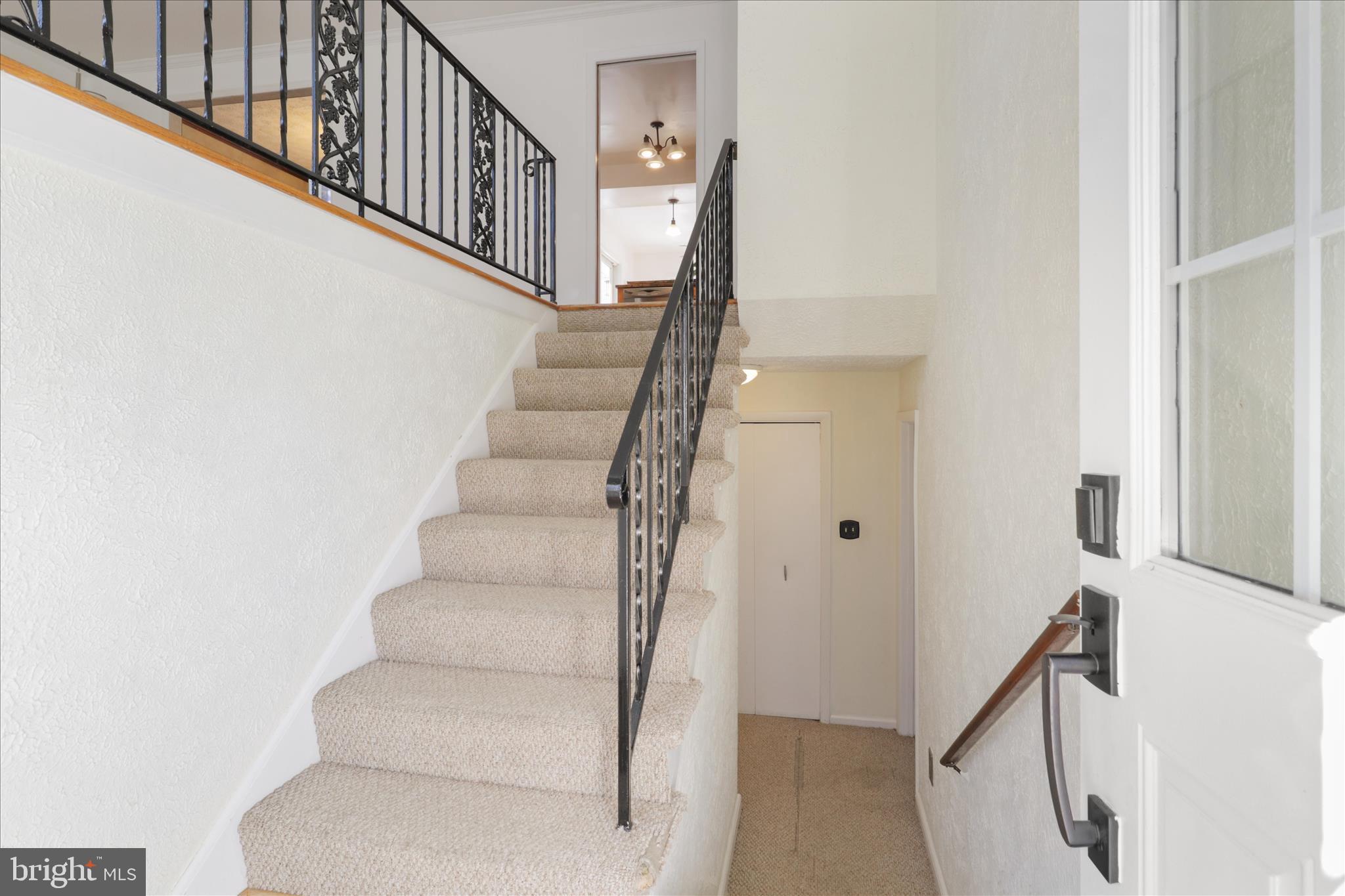 3838 Glenbrook Road Fairfax, VA 22031 - Photo 3 of 28 Carpet will be replaced 11/20.