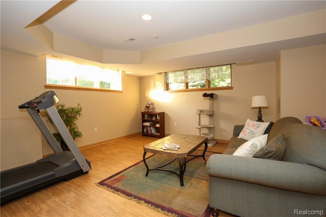 4700 Rambling Court Troy, MI 48098 - Photo 38 of 49 Rambling Ct-37.jpg
