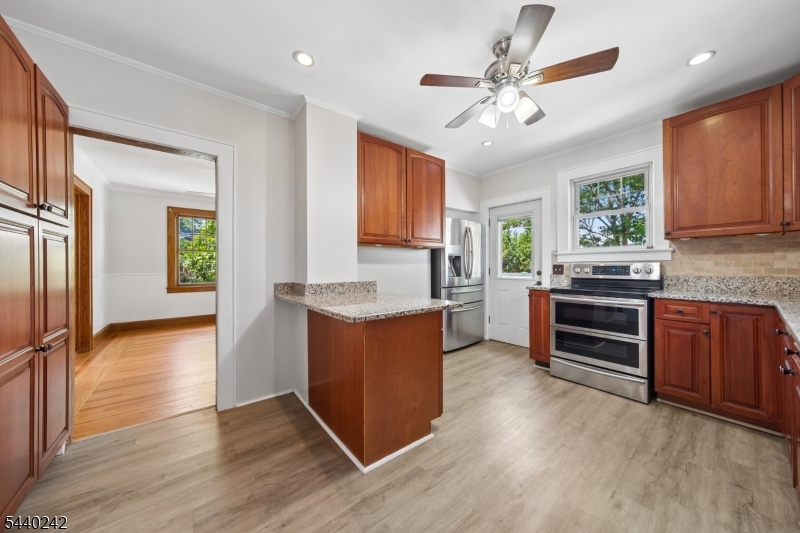 659 Raritan Road Cranford, NJ 07016 - Photo 10 of 36