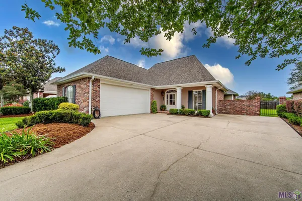 $375,000 | 406 Sugar Mill Courtyard, Houma, LA 70360