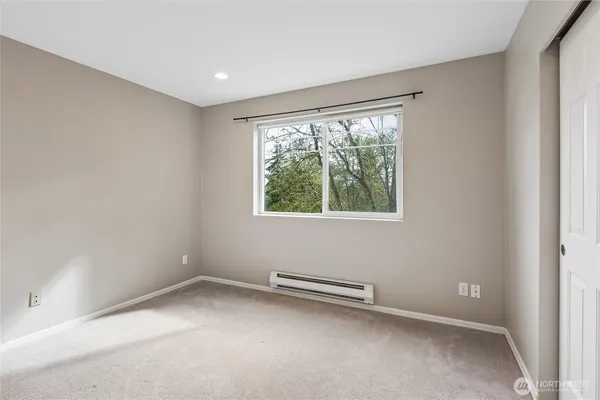 $2,650 | 18501 Southeast Newport Way, Unit H236, Issaquah, WA 98027