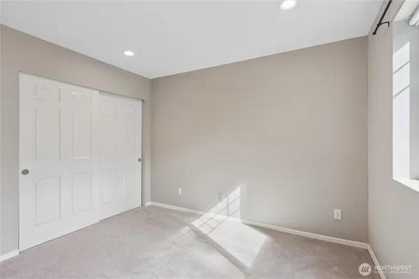 $2,650 | 18501 Southeast Newport Way, Unit H236, Issaquah, WA 98027