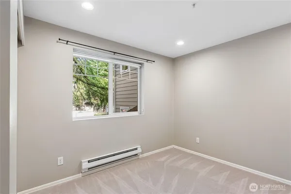 $2,650 | 18501 Southeast Newport Way, Unit H236, Issaquah, WA 98027