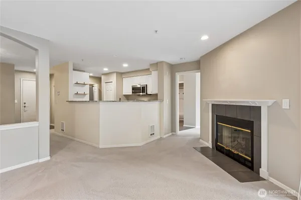 $2,650 | 18501 Southeast Newport Way, Unit H236, Issaquah, WA 98027