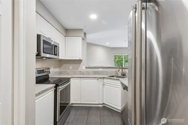 $2,650 | 18501 Southeast Newport Way, Unit H236, Issaquah, WA 98027