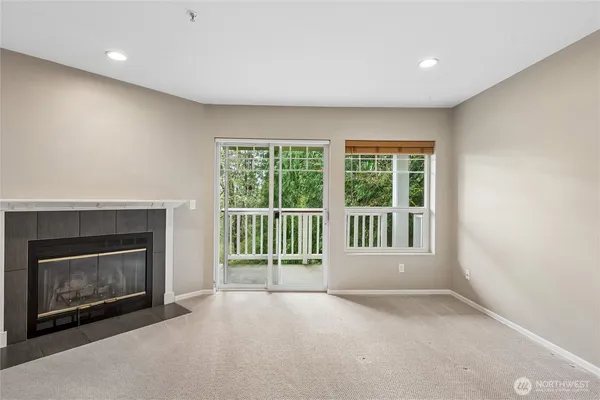 $2,650 | 18501 Southeast Newport Way, Unit H236, Issaquah, WA 98027