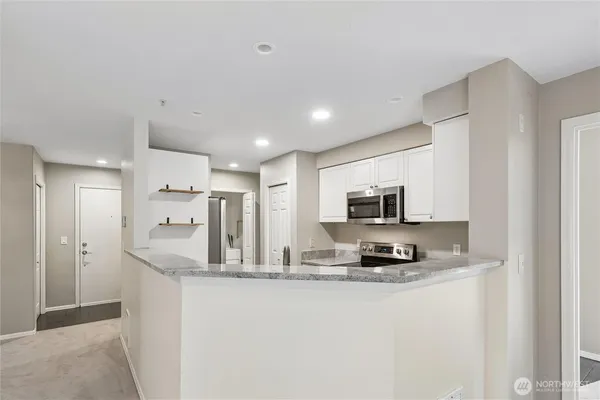 $2,650 | 18501 Southeast Newport Way, Unit H236, Issaquah, WA 98027