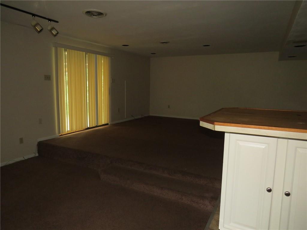 8616 Oakcrest Road Pittsburgh, PA 15235 - Photo 7 of 31 Gallery Image 7