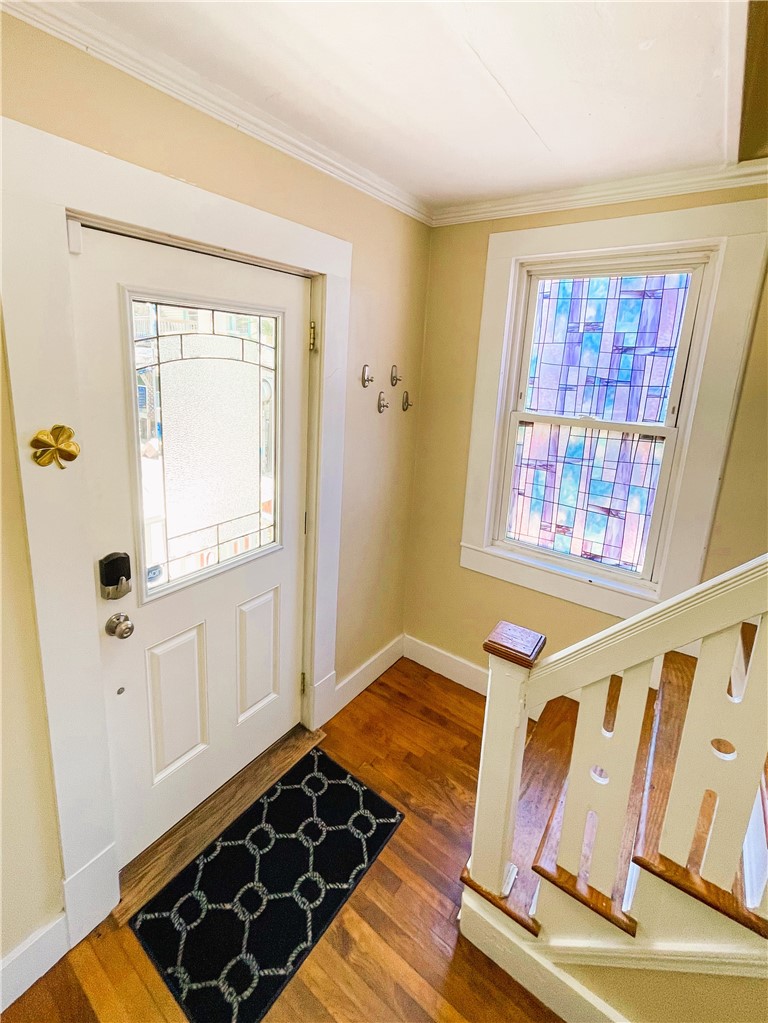 6 Pope Street Newport, RI 02840 - Photo 17 of 18 Inviting foyer