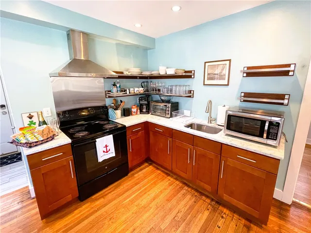 $3,975 | 6 Pope Street, Newport, RI 02840