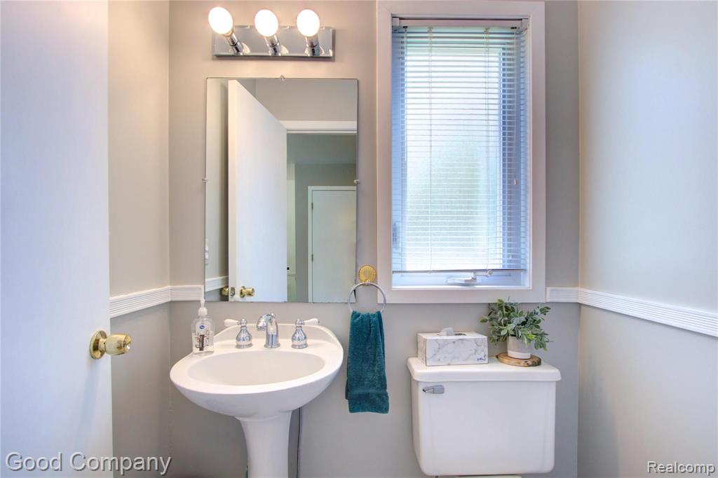 21642 Ruth Street Farmington Hills, MI 48336 - Photo 21 of 51