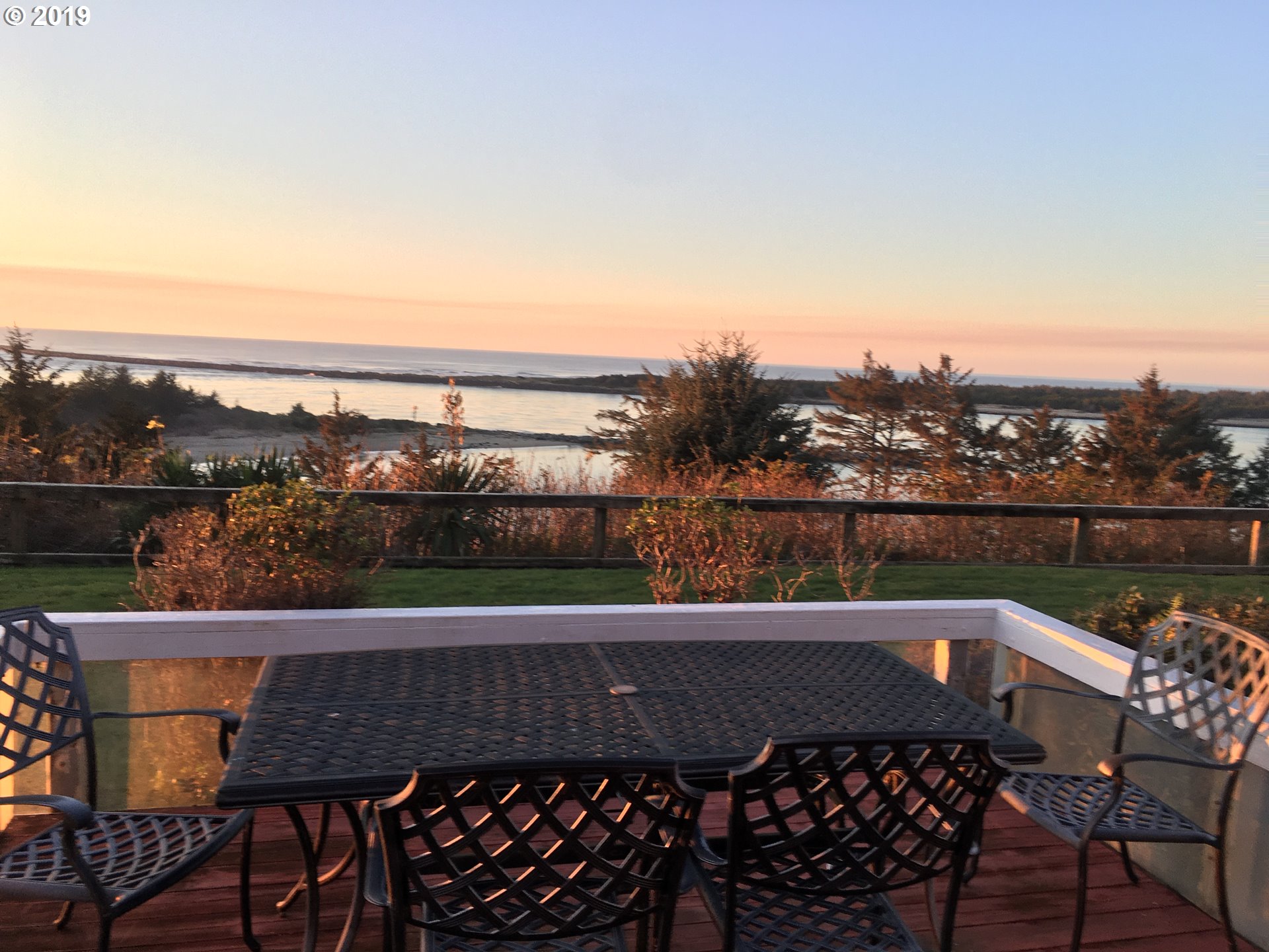 291 Sunset Drive Reedsport, OR 97467 - Photo 3 of 24 Gallery Image 3