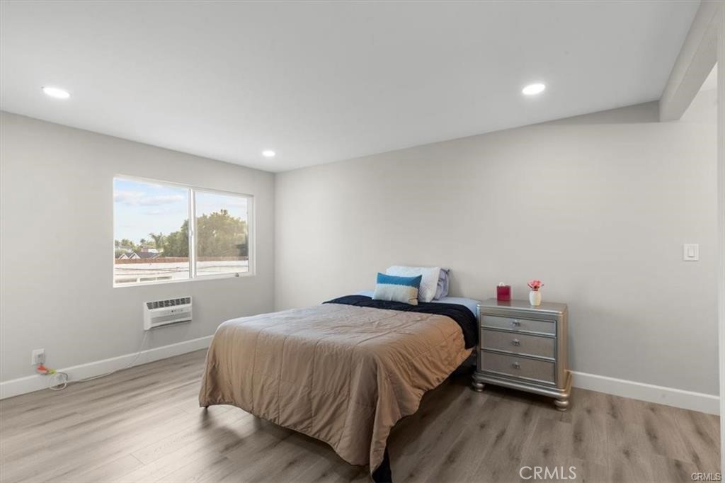1353 Termino Avenue Long Beach, CA 90804 - Photo 24 of 30 a bedroom with a bed and a window