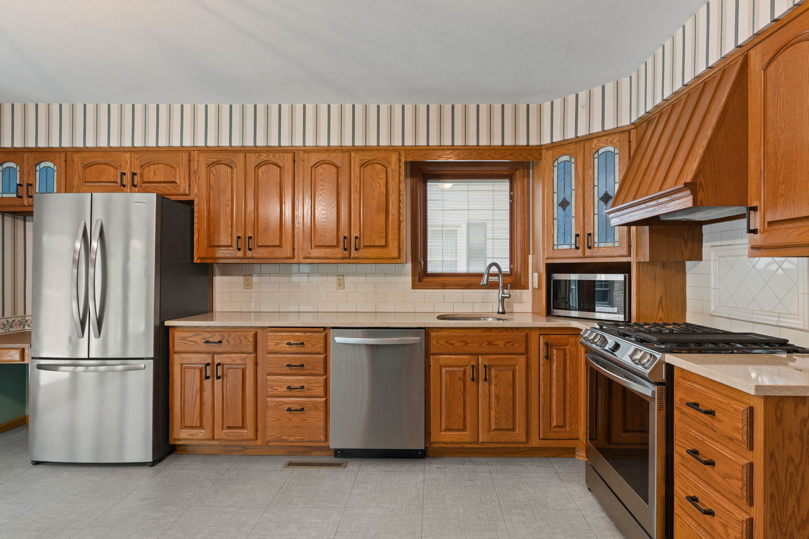 2405 27th Street Moline, IL 61265 - Photo 14 of 51
