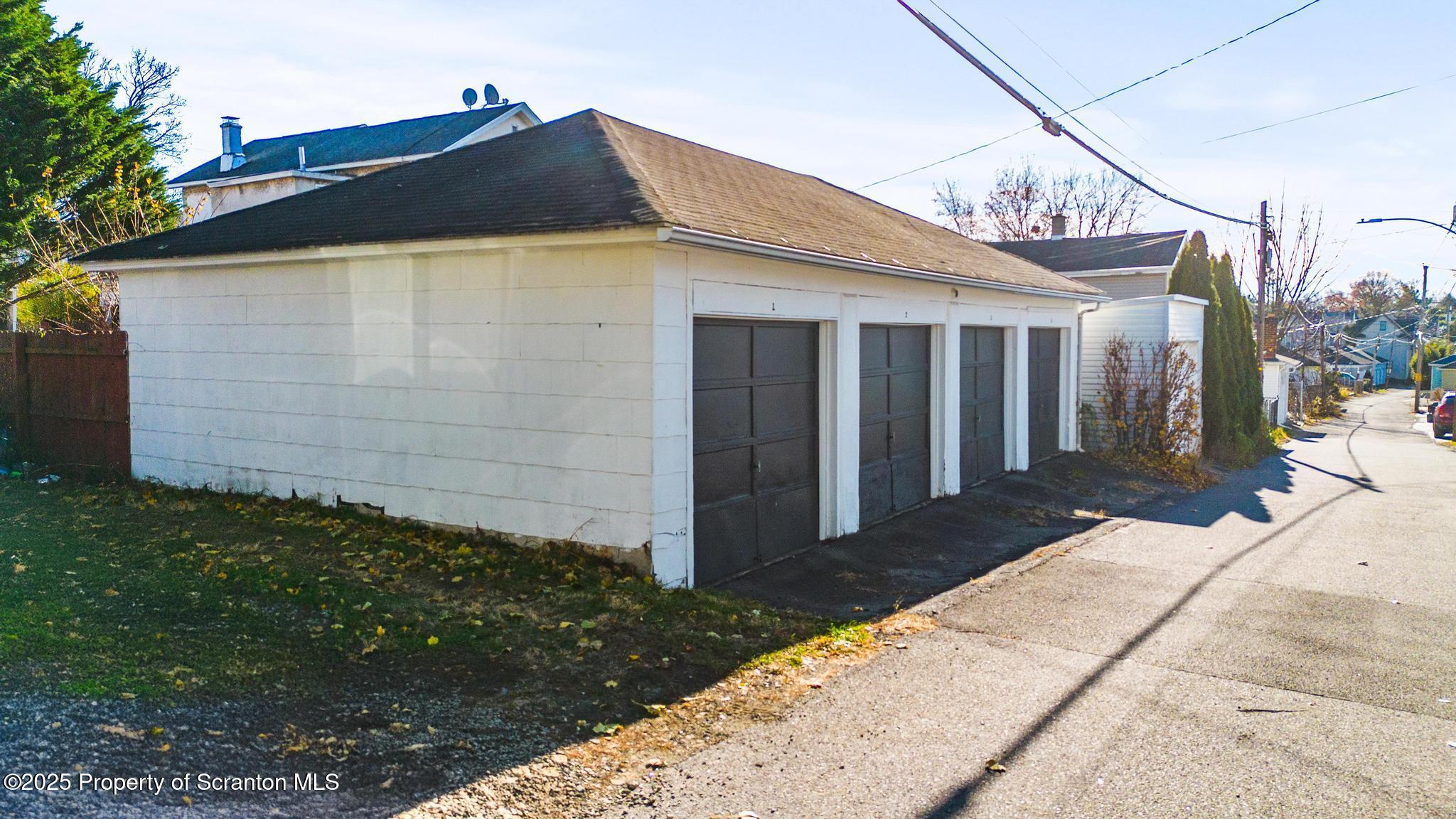 949 Taylor Avenue Scranton, PA 18510 - Photo 10 of 46 a backyard of a house