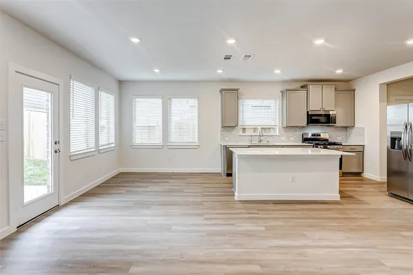 $2,250 | 17127 Walden Lk Lane, Hockley, TX 77447