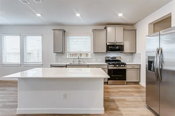 $2,250 | 17127 Walden Lk Lane, Hockley, TX 77447