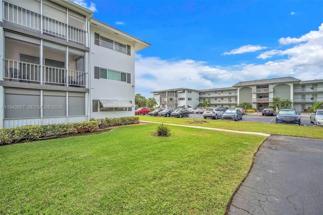 $244,900 | 1201 Hillcrest Court, Unit 102, Hollywood, FL 33021