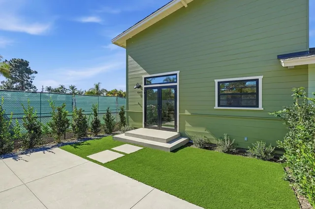 $3,500 | 1065 Buena Vista Way, Carlsbad, CA 92008