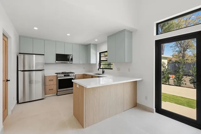 $3,500 | 1065 Buena Vista Way, Carlsbad, CA 92008