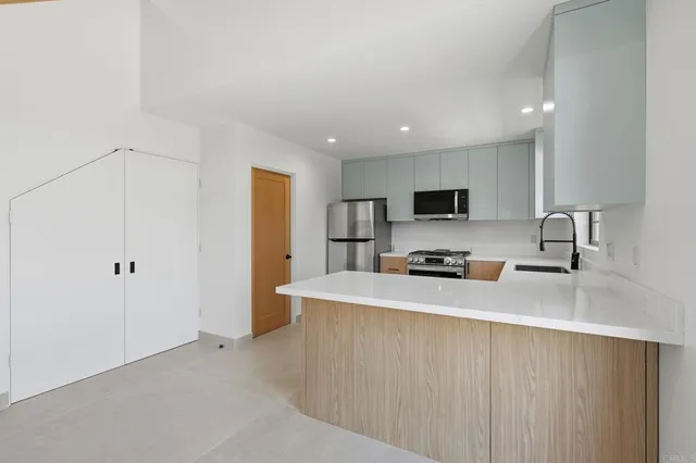 $3,500 | 1065 Buena Vista Way, Carlsbad, CA 92008