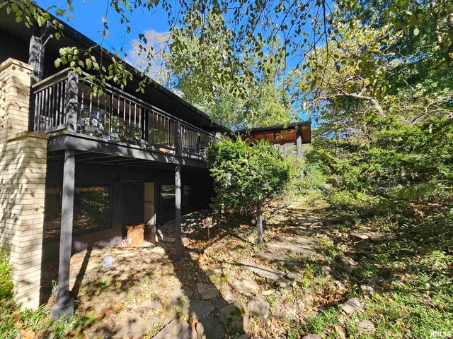a view of a house with a tree