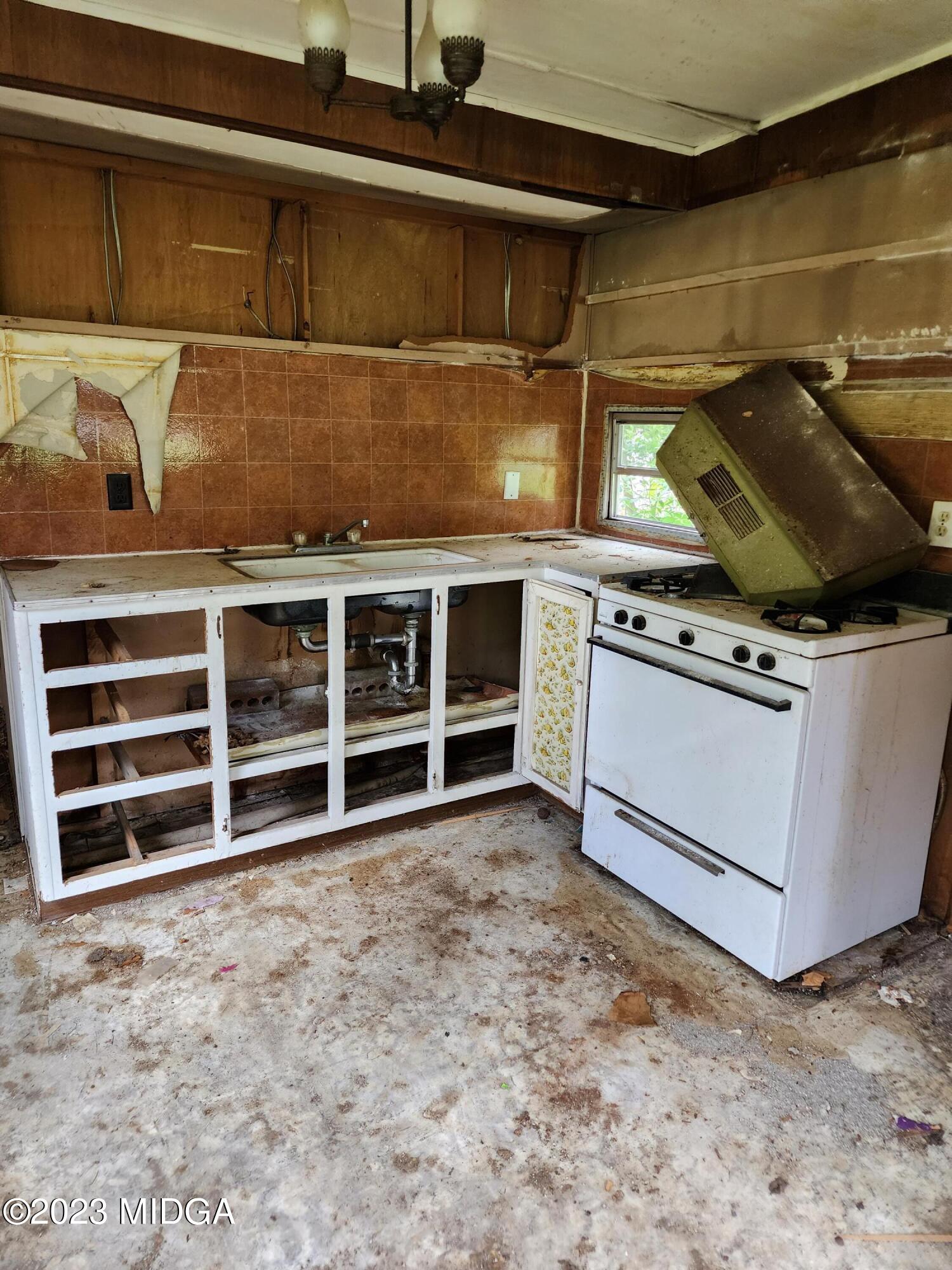 3531 Baker Road Macon, GA 31211 - Photo 13 of 21 a view of a storage & utility room