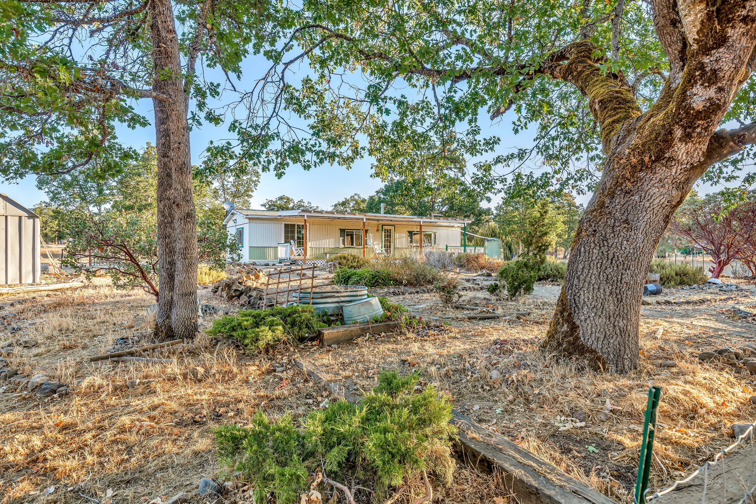 3849 Sams Valley Road Gold Hill, OR 97525 - Photo 41 of 57 9R9A8502