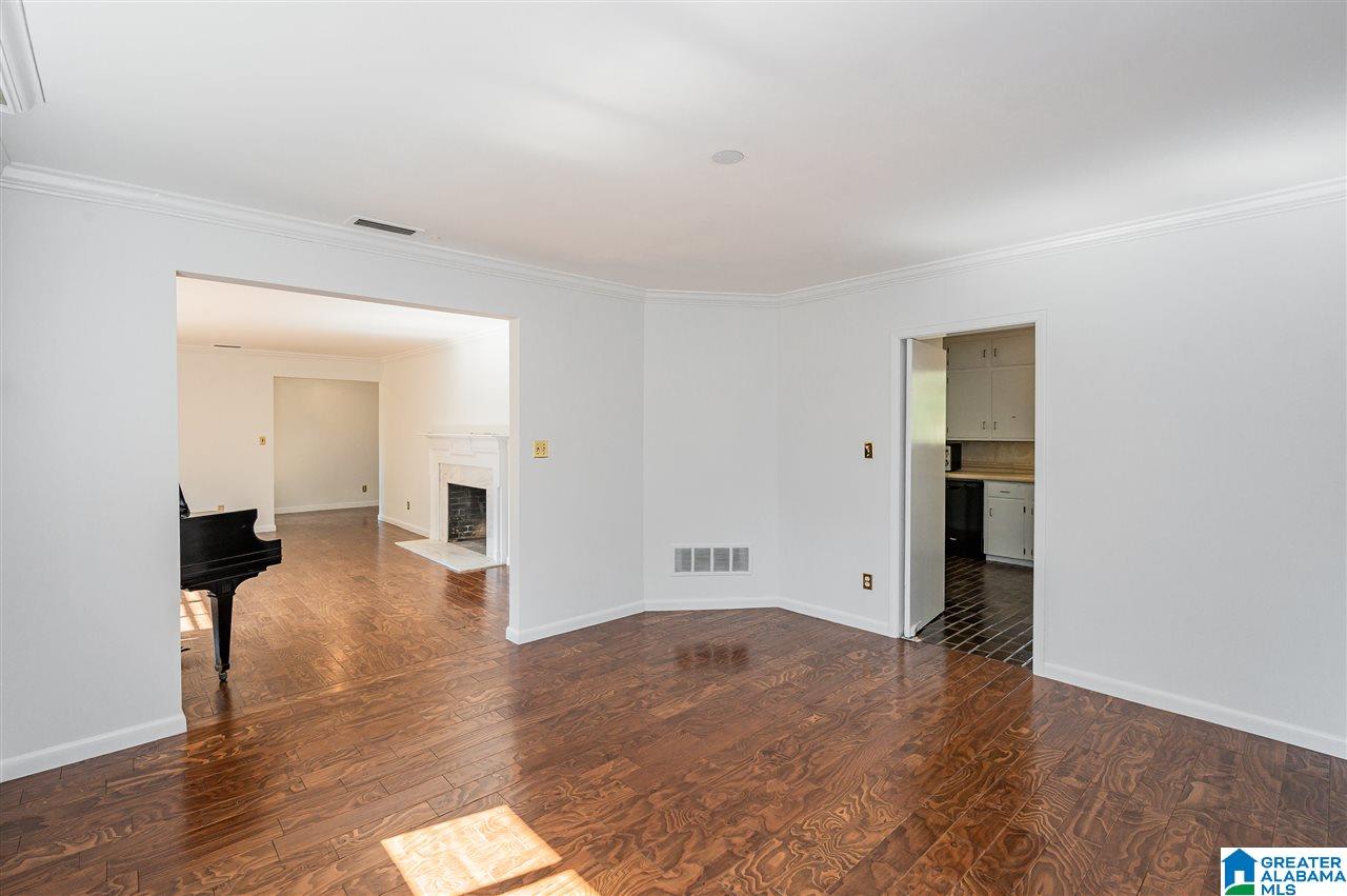 2716 Woodridge Road Birmingham, AL 35223 - Photo 7 of 37