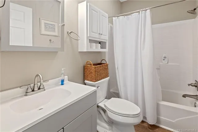 $448,900 | 433 Lake Breeze Road, Hackberry, LA 70645