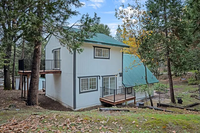 a view of backyard of a house