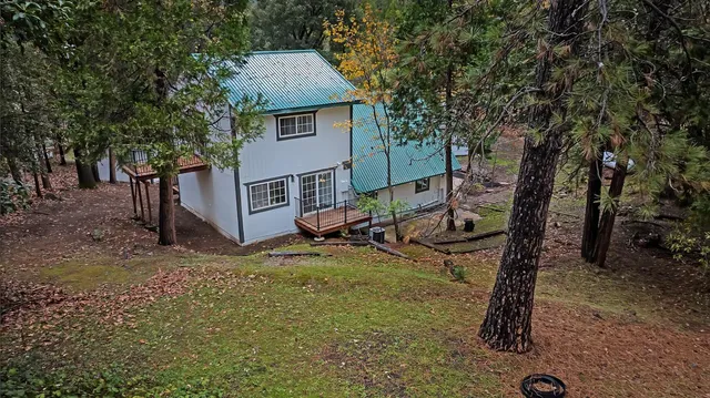 a view of a house with backyard and sitting area