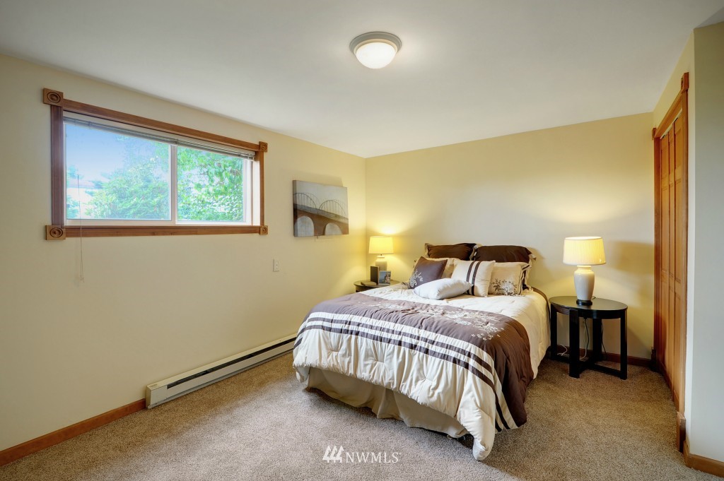 738 North 86th Street Seattle, WA 98103 - Photo 11 of 18