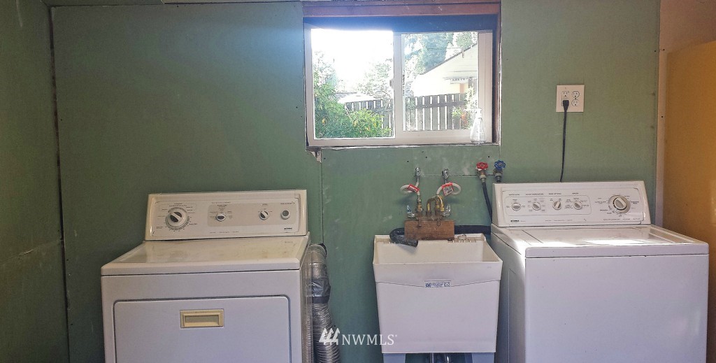 738 North 86th Street Seattle, WA 98103 - Photo 15 of 18