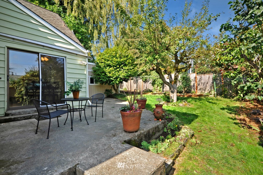 738 North 86th Street Seattle, WA 98103 - Photo 16 of 18