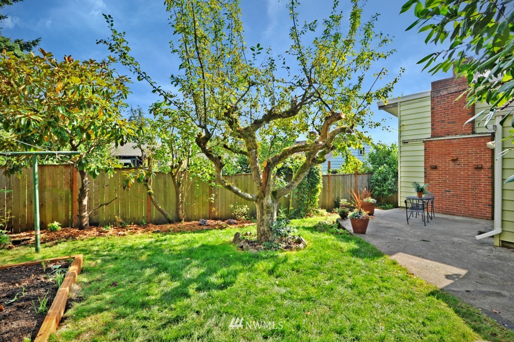 738 North 86th Street Seattle, WA 98103 - Photo 17 of 18